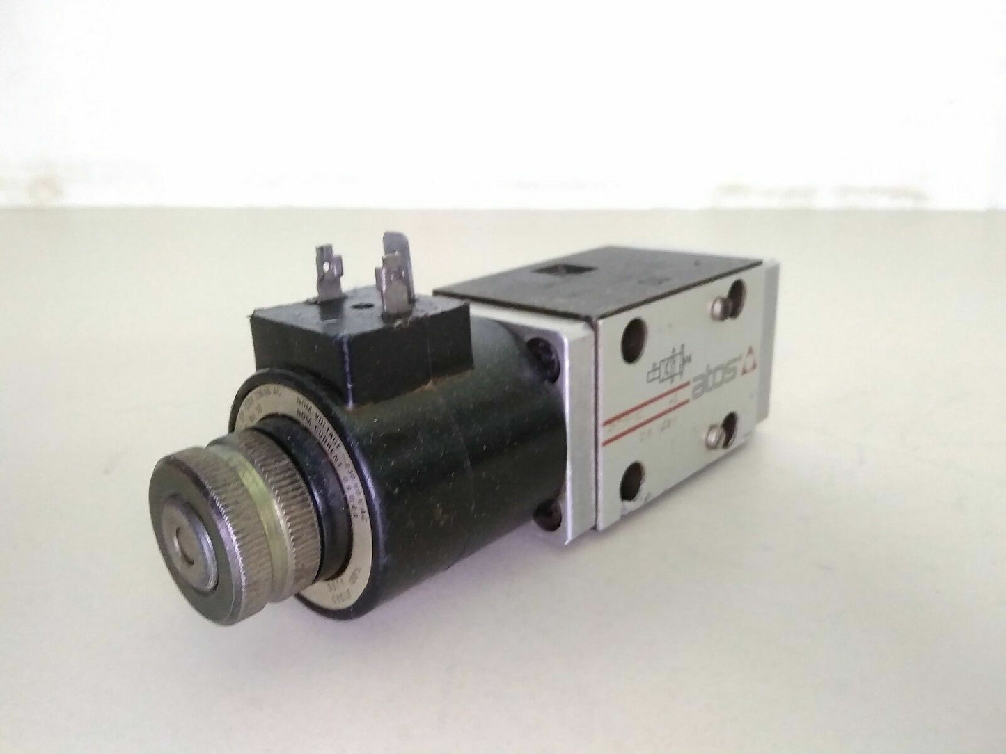 ATOS DHY-9-631 SOLENOID OPERATED DIRECTIONAL VALVE - NEW