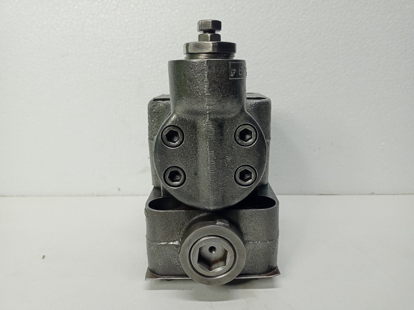 Vickers URG2-06-F-13 Unloading relief valve 1500-3000 psi - NEW