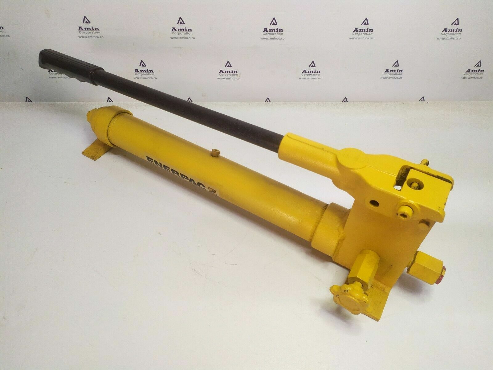 Enerpac P228 Hydraulic Hand Pump Capacity: 2800 bar max. - FREE SHIPPING