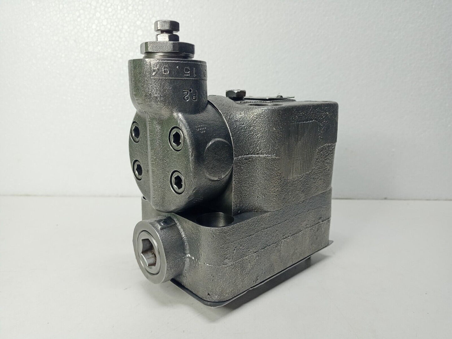 Vickers URG2-06-F-13 Unloading relief valve 1500-3000 psi - NEW
