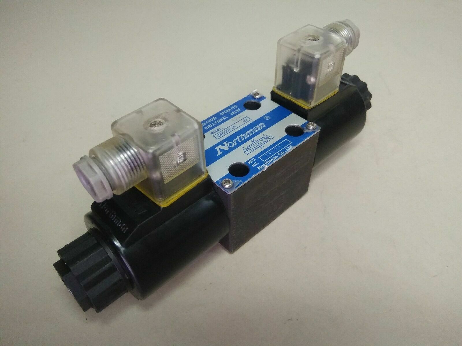 Northman SWH-G02-C4-A220-20 Solenoid operated Directional valve - NEW