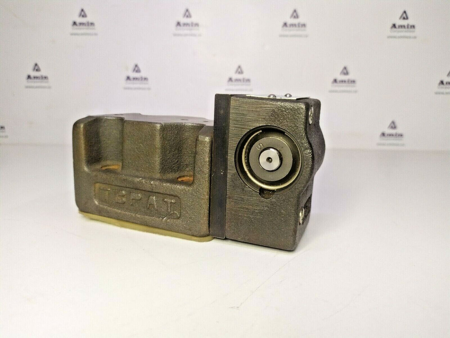 Yuken DMG-03-3C4-5072 Directional valve - NEW