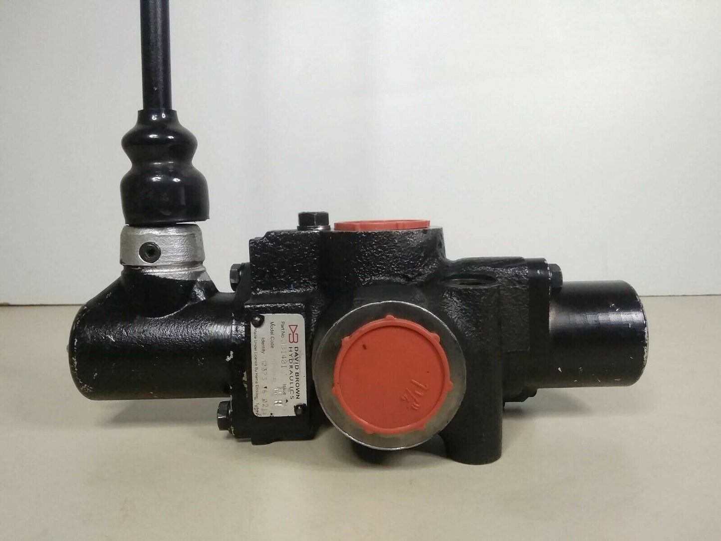 David Brown Hydraulics SSV09X44L Valve Part no.081401 - NEW