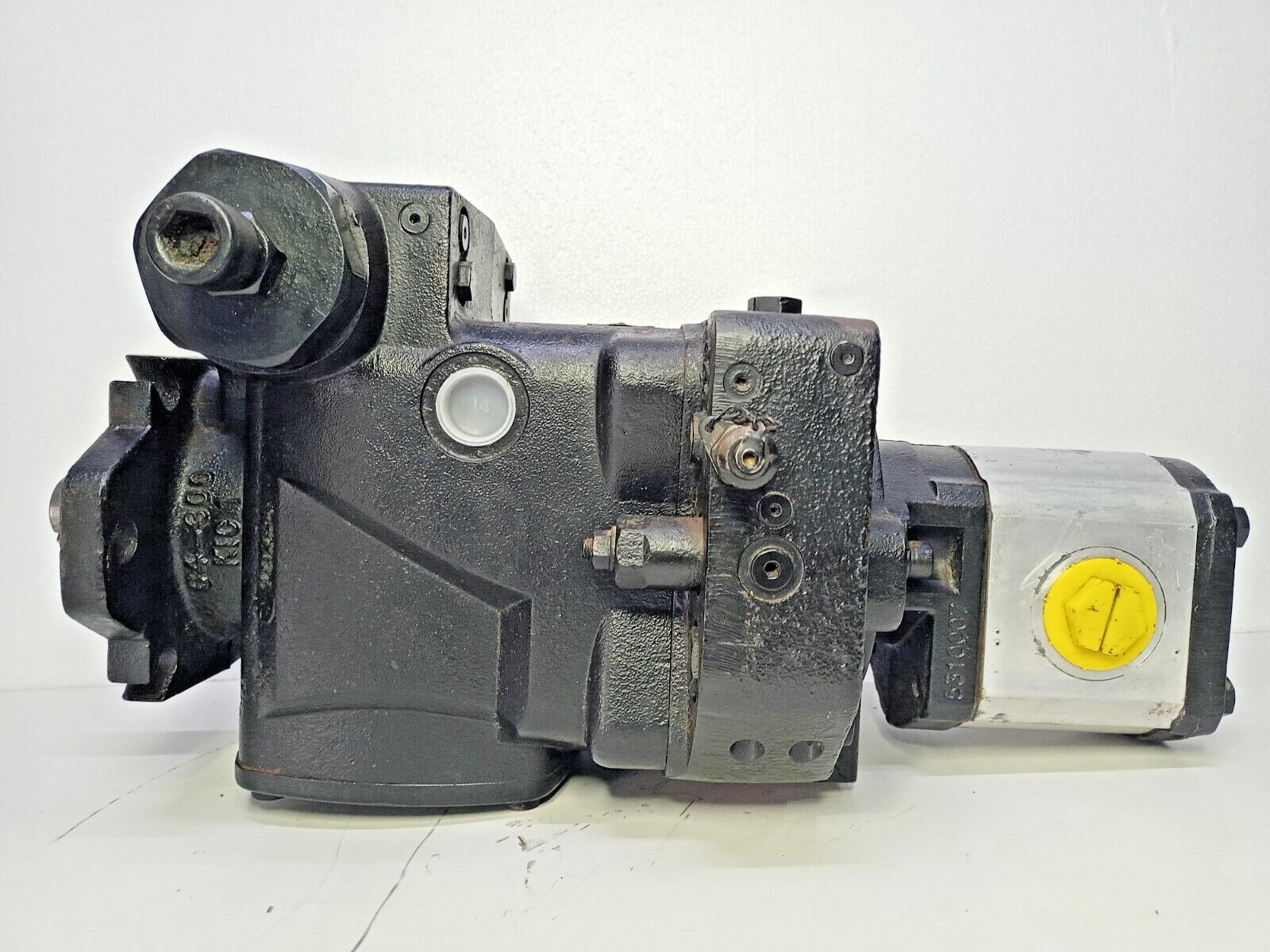 Oilgear PVM-098-A2UB-LDFY-P-1NNSN-AN-20-154 with Haldex 250702-005