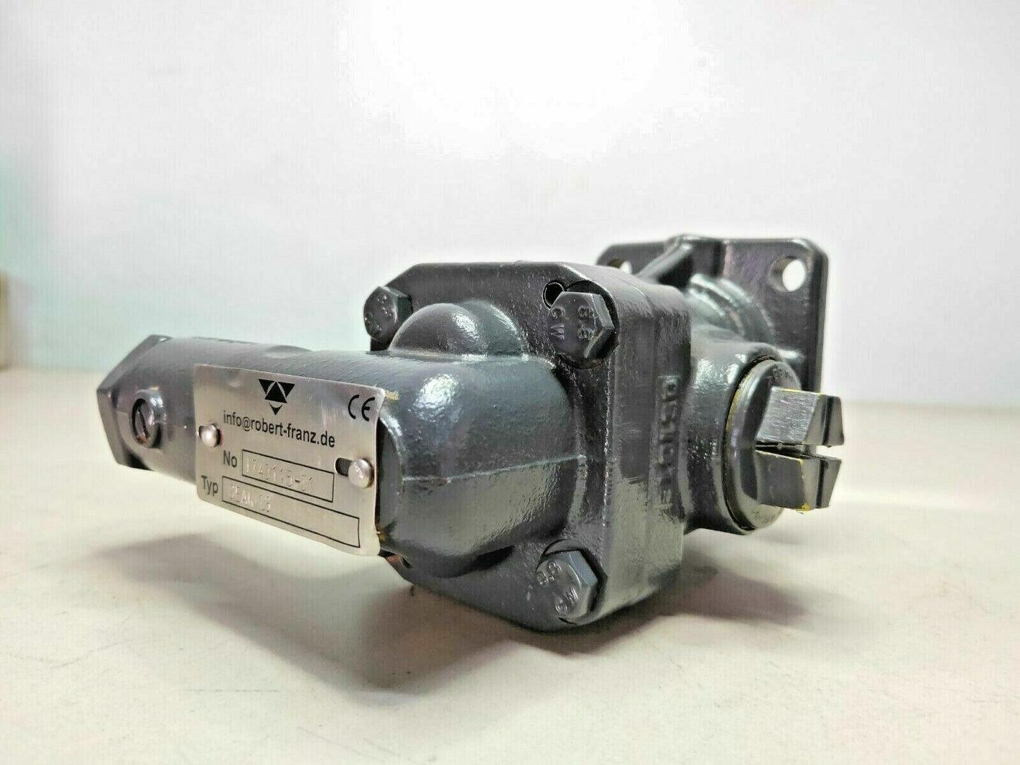 Robert Franz GEAK 16 Hyraulic gear pump Port size: 1'' in BSP - NEW