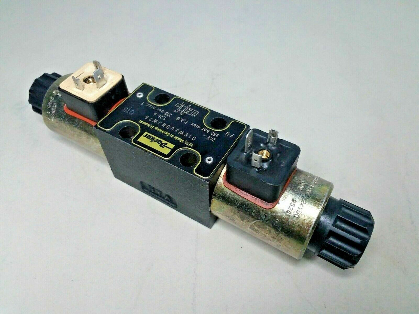 Parker D1VW20DNJW76 Directional control valve 350 bar max. - NEW