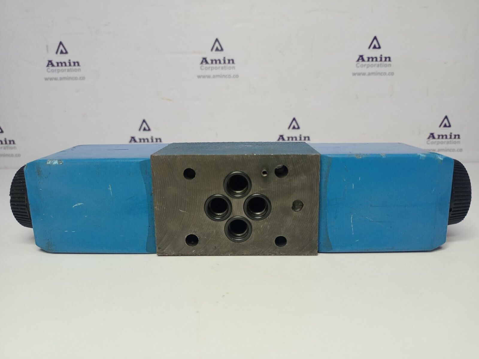 Eaton Vickers DG4V-3-6C-M-U-H7-60 Directional Control valve - NEW
