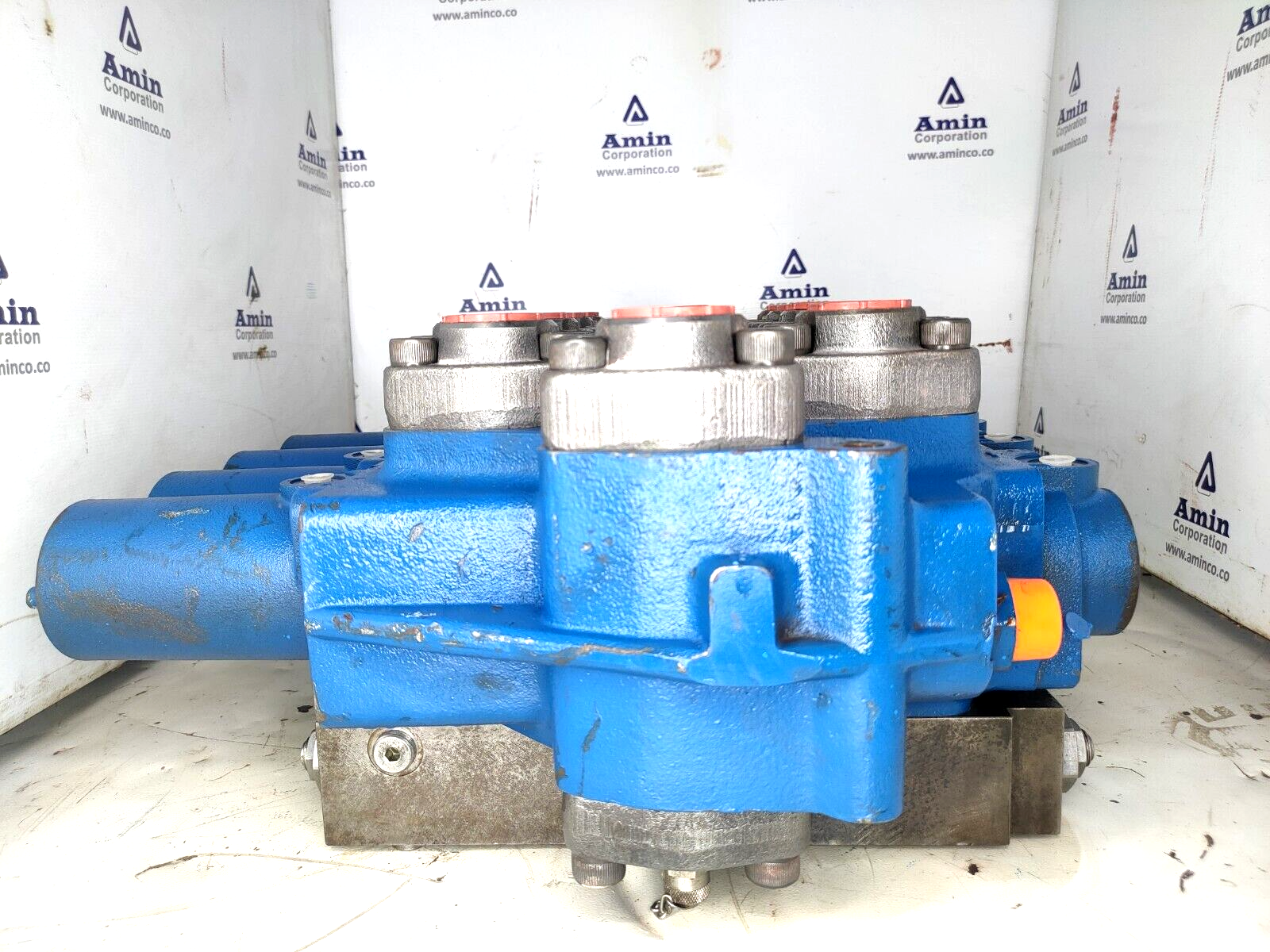 Rexroth MO-3928-02/4MO-32PHWKM11-M12 R900967377 Open center control block