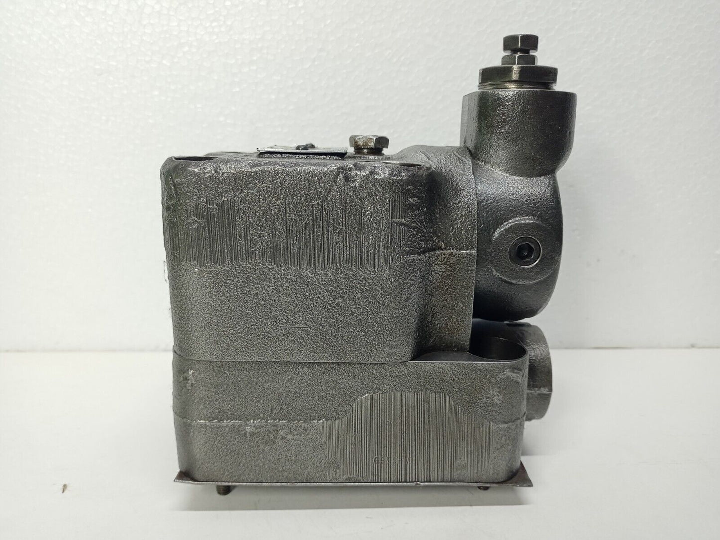 Vickers URG2-06-F-13 Unloading relief valve 1500-3000 psi - NEW
