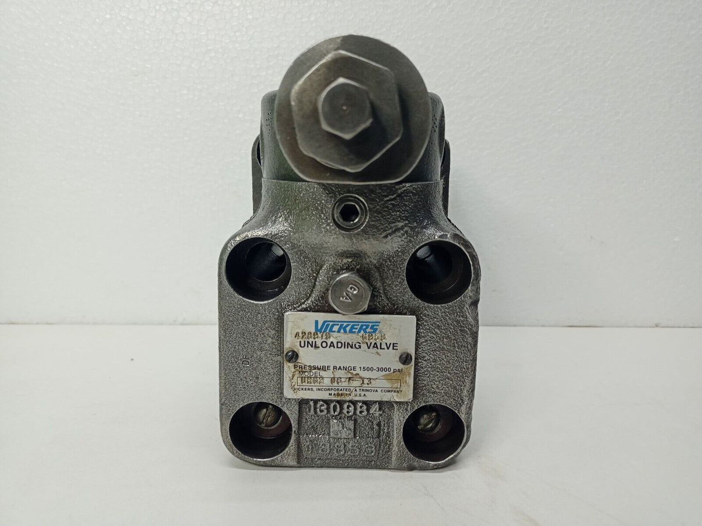 Vickers URG2-06-F-13 Unloading relief valve 1500-3000 psi - NEW