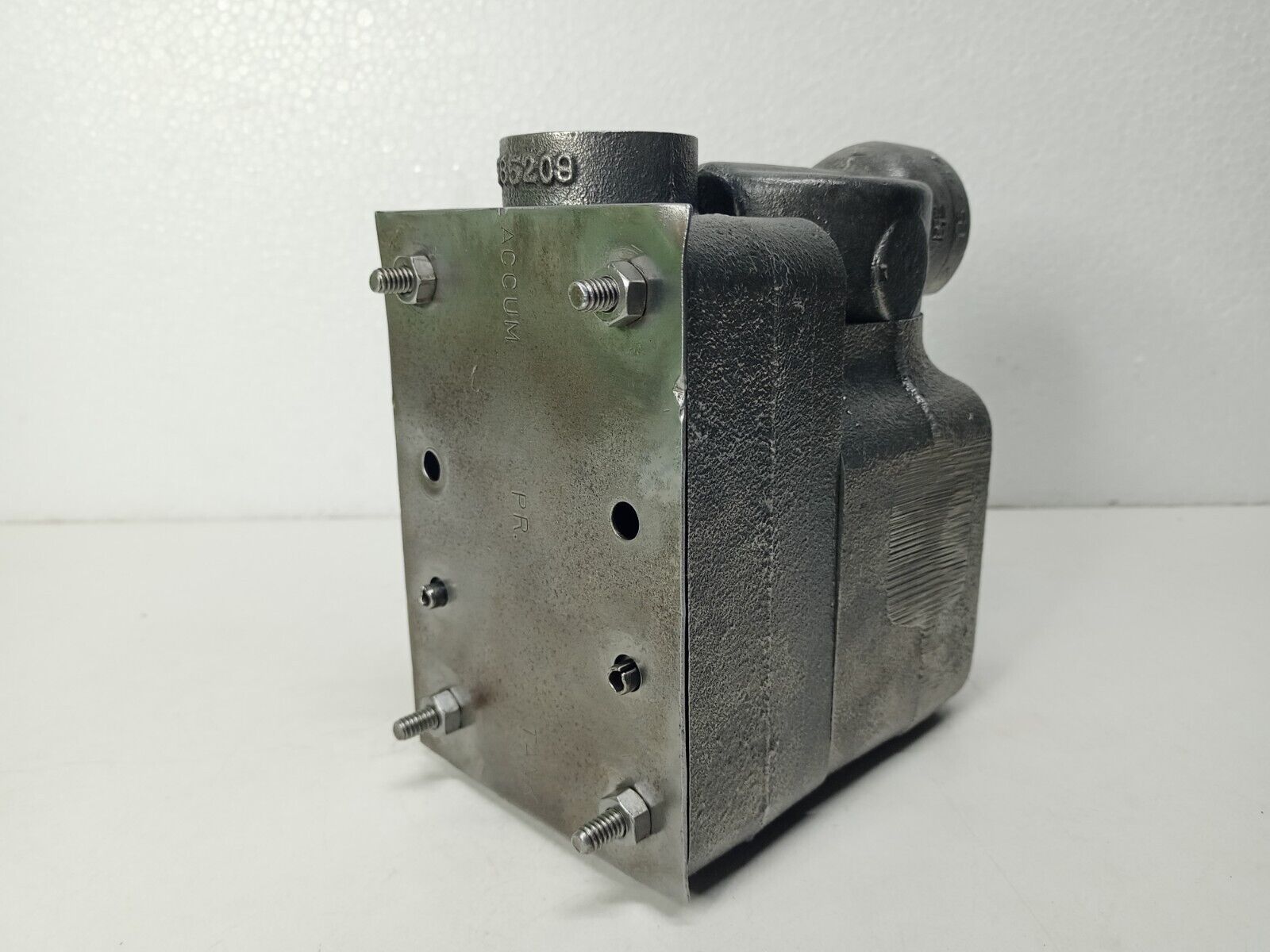 Vickers URG2-06-F-13 Unloading relief valve 1500-3000 psi - NEW