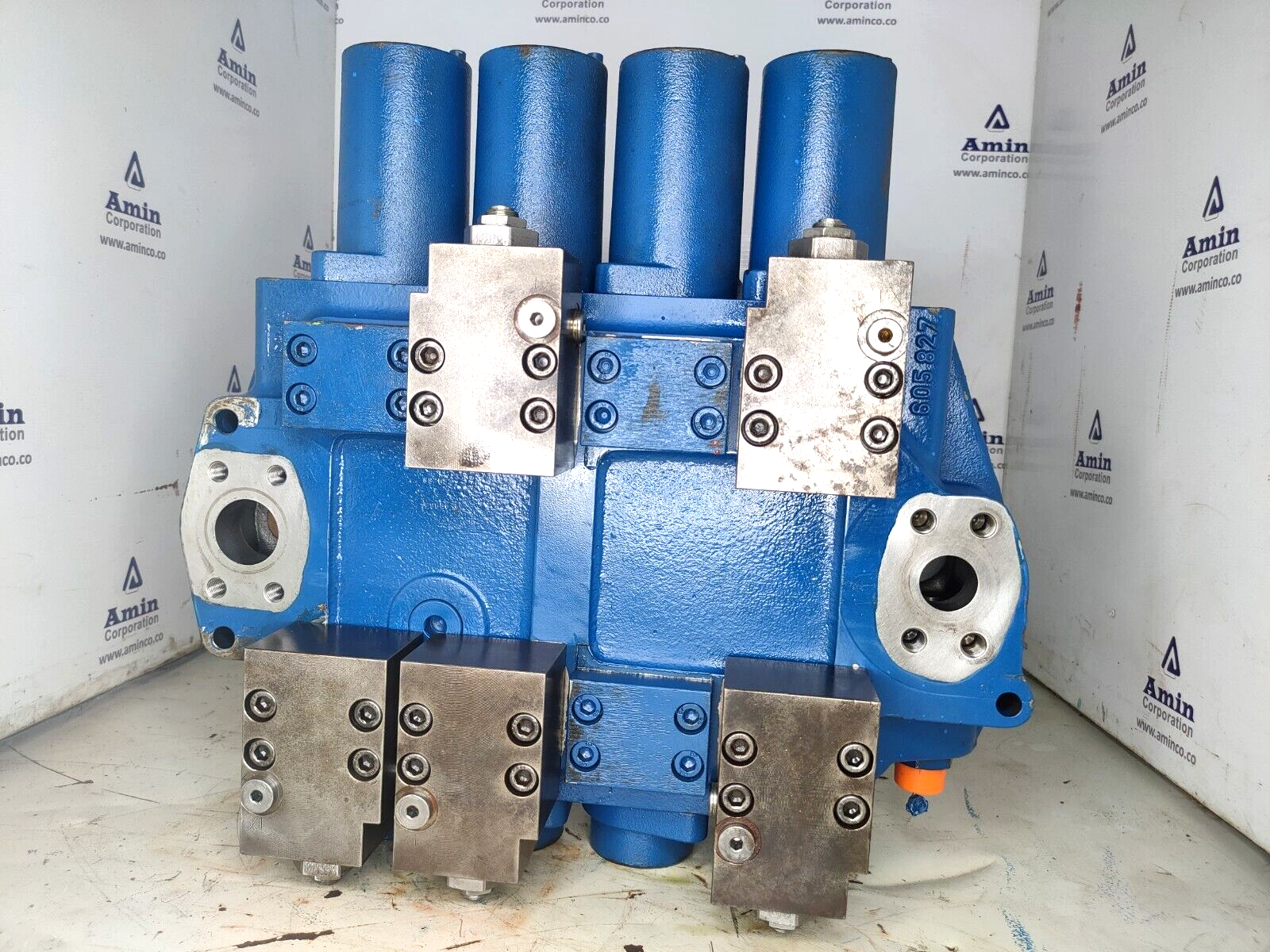 Rexroth MO-3928-02/4MO-32PHWKM11-M12 R900967377 Open center control block