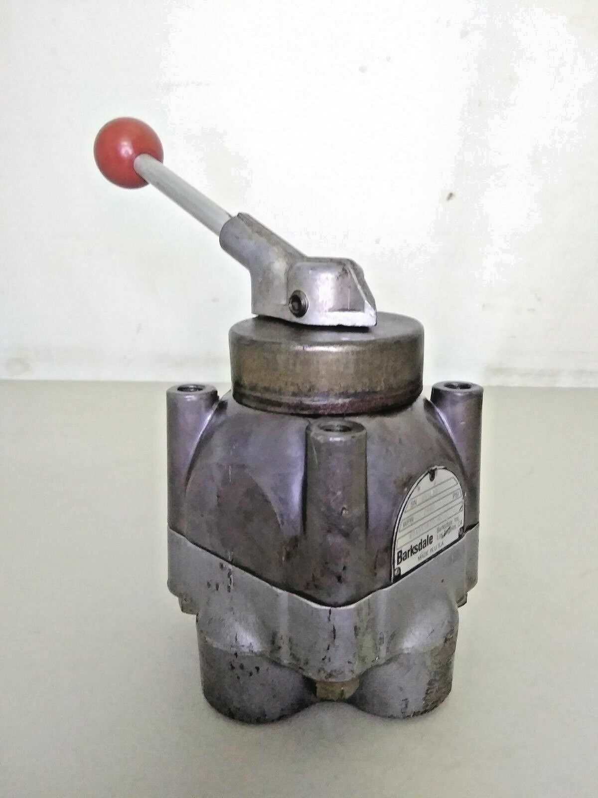 BARKSDALE VALVE 6943S3AC3-MC-J Pressure 2400 PSI - NEW