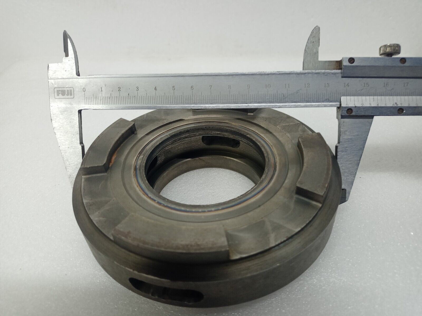 LS Seals M/E LO pump seal AC065