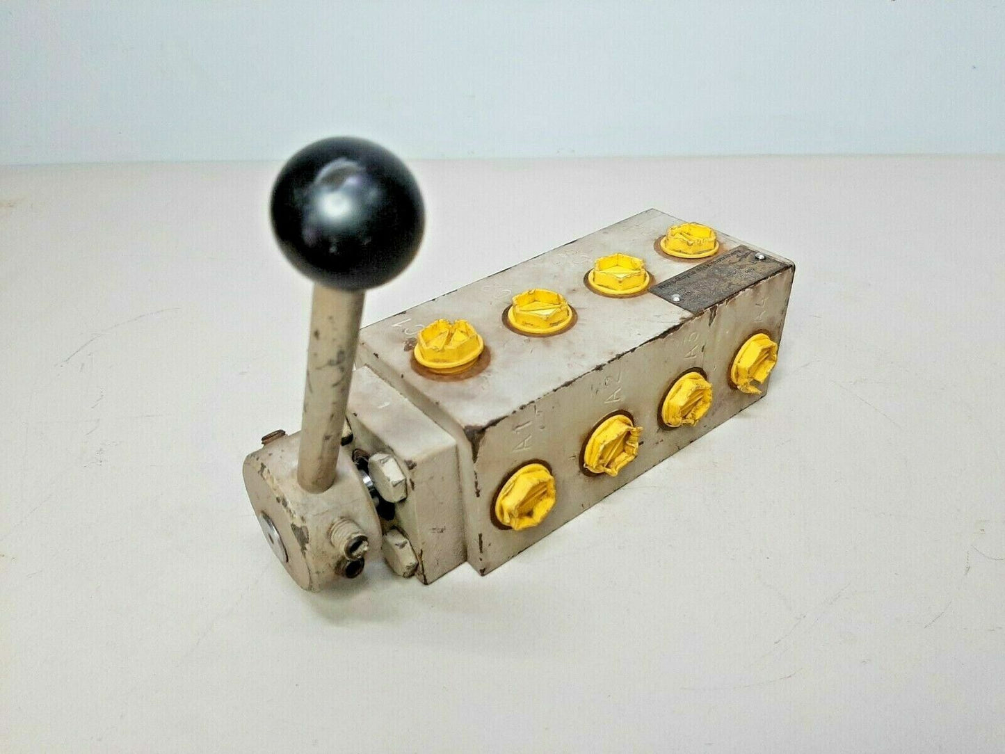 Rolls-Royce deck machinery F44 Item No.: 112-237 Lever operated control block