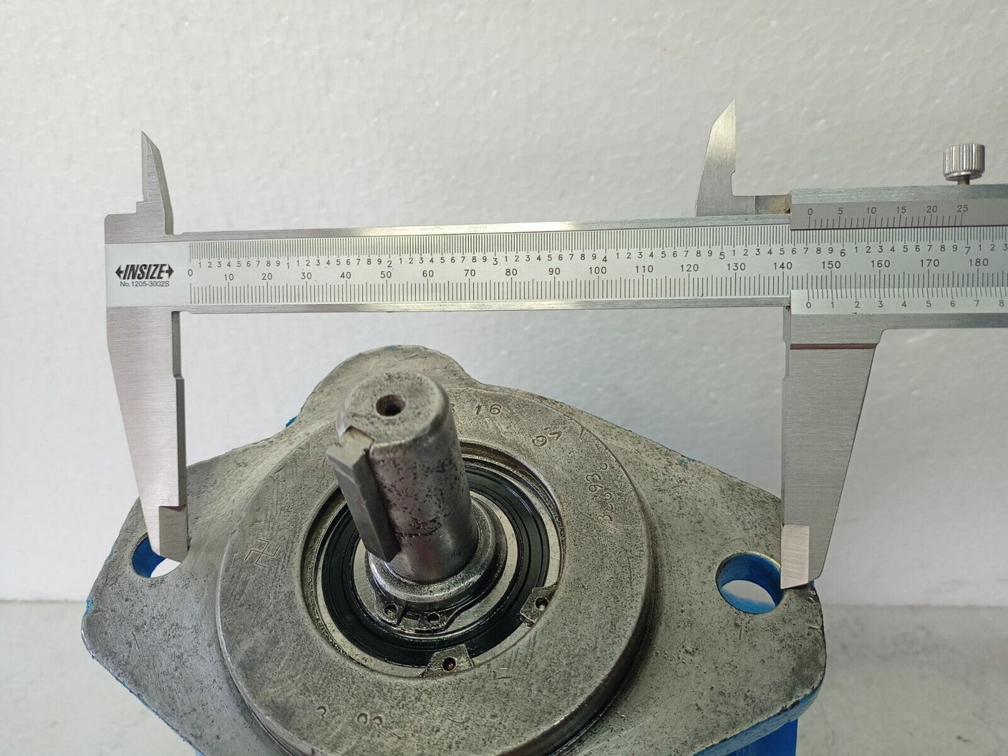 Vickers 2776627-28 Hydraulic piston pump - Pressure tested