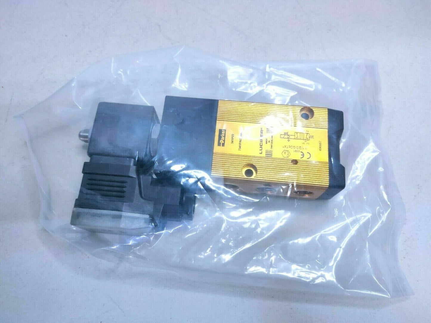 Parker Lucifer 7341PAG2NNM0 valve with 483510P0 XS03MF 24VDC 50/60 Hz 9W Coil