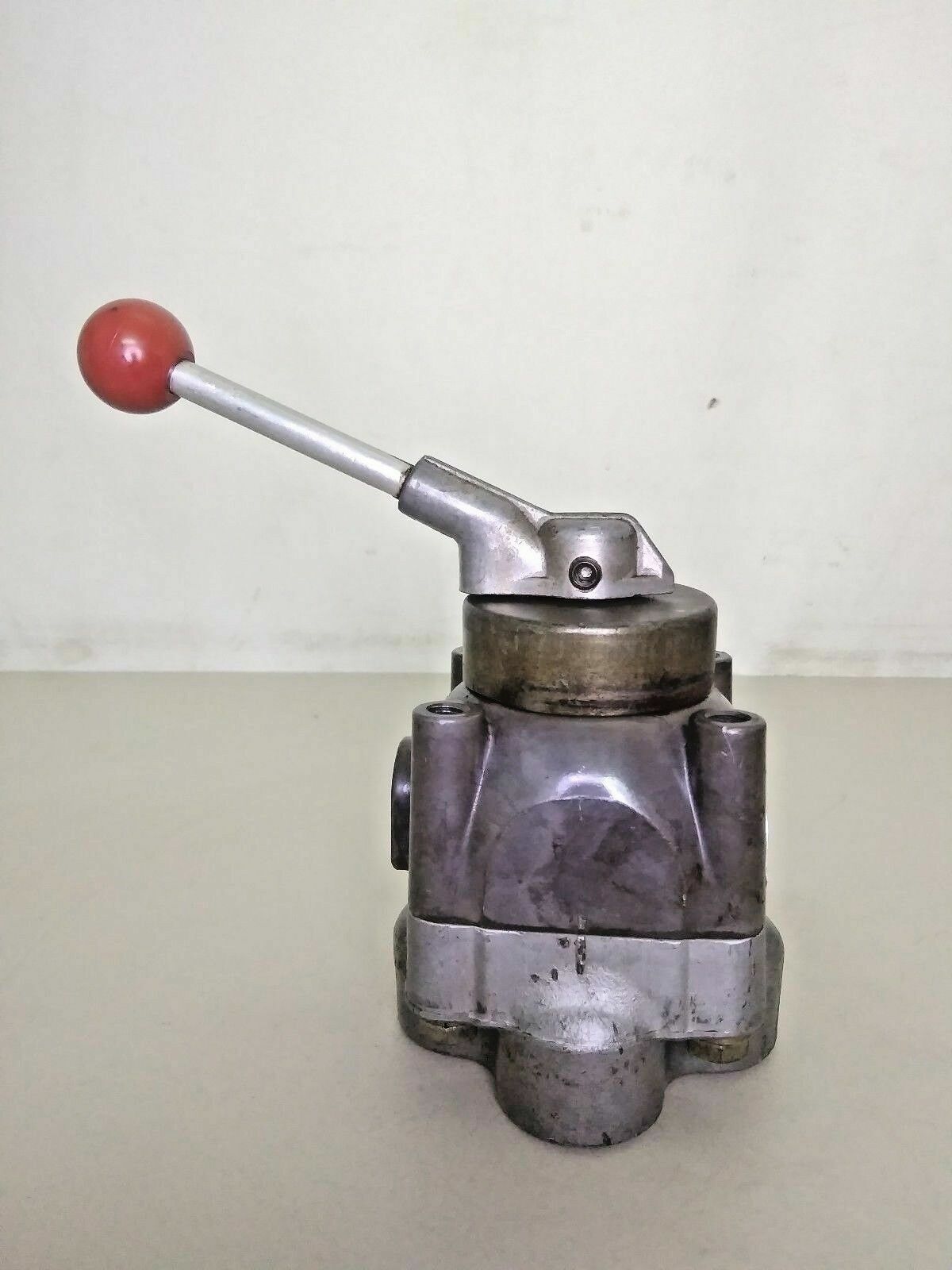 BARKSDALE VALVE 6943S3AC3-MC-J Pressure 2400 PSI - NEW