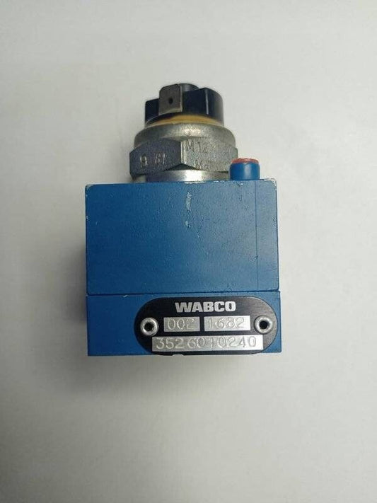 Wabco 3526010240 Pneumatic Valve - New