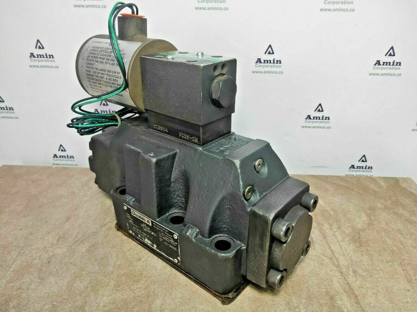 Double-A QJ-3-C-10D1-V with QJ-8-C-10B1-T-V Directional control valve - NEW