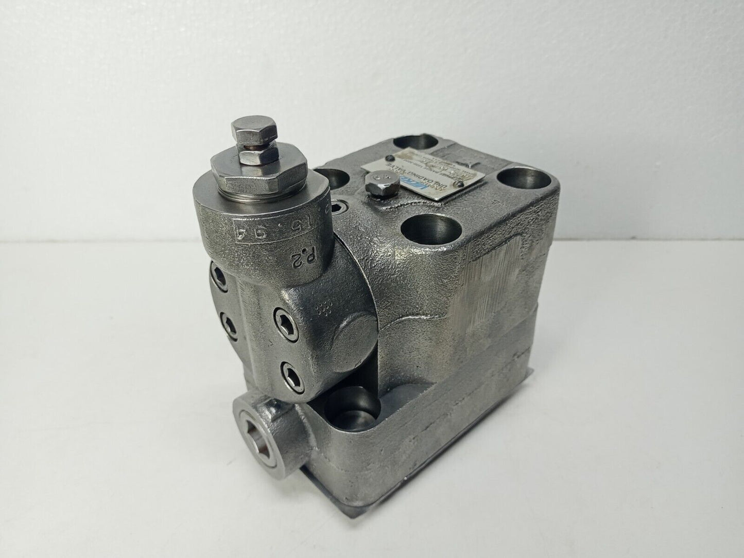 Vickers URG2-06-F-13 Unloading relief valve 1500-3000 psi - NEW