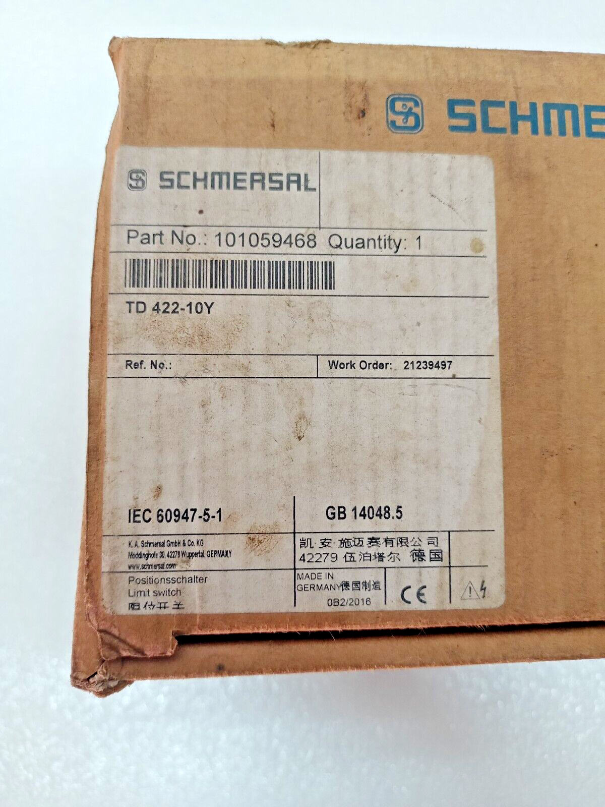 SCHMERSAL TD422-10Y, AC-15, Ui 400V, Uimp 6kV Limit Switch - NEW