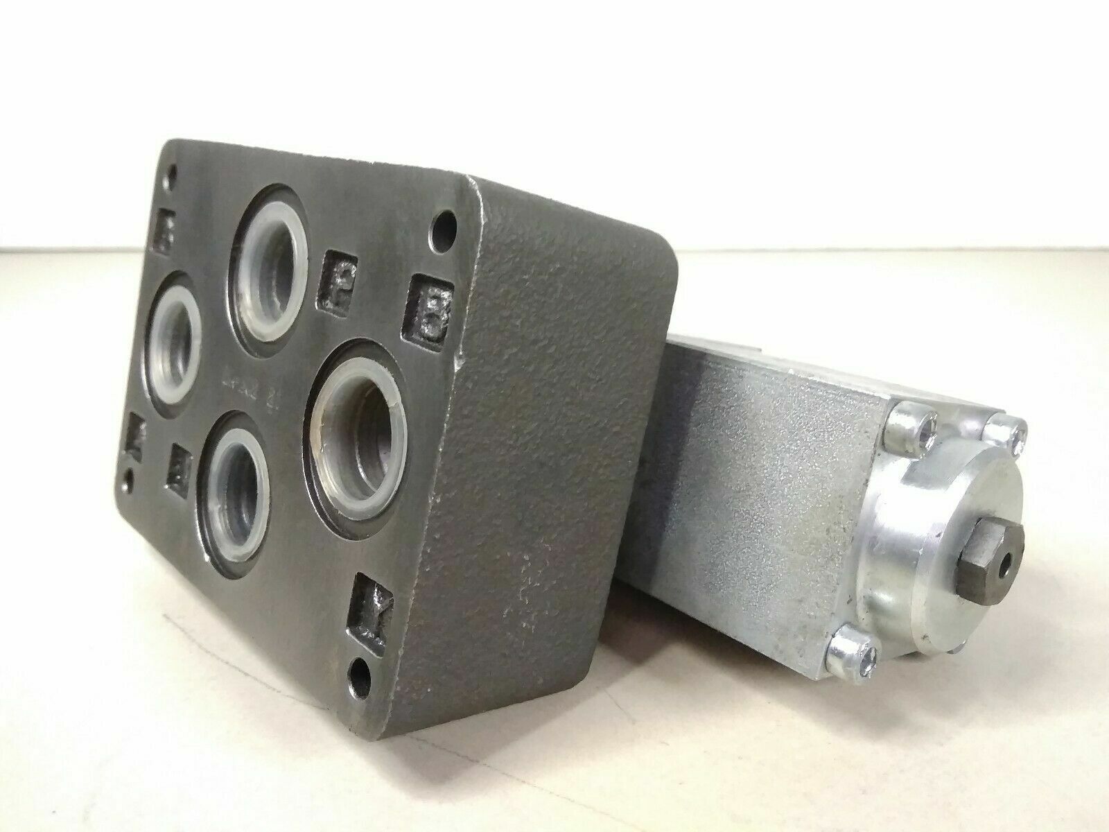 Wandfluh WDMFA06-AB2-G24 Solenoid Valve 350 bar max. Pressure - NEW