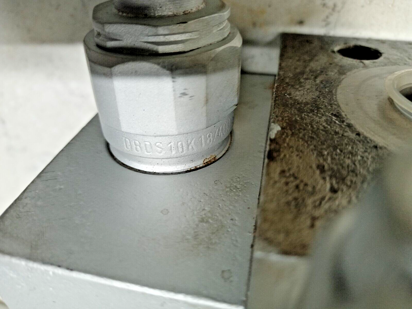 Rexroth DBDS10K18/400 S0 159 08W11 Hydraulic pressure relief valve with block