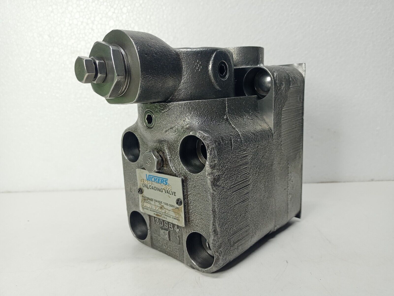 Vickers URG2-06-F-13 Unloading relief valve 1500-3000 psi - NEW