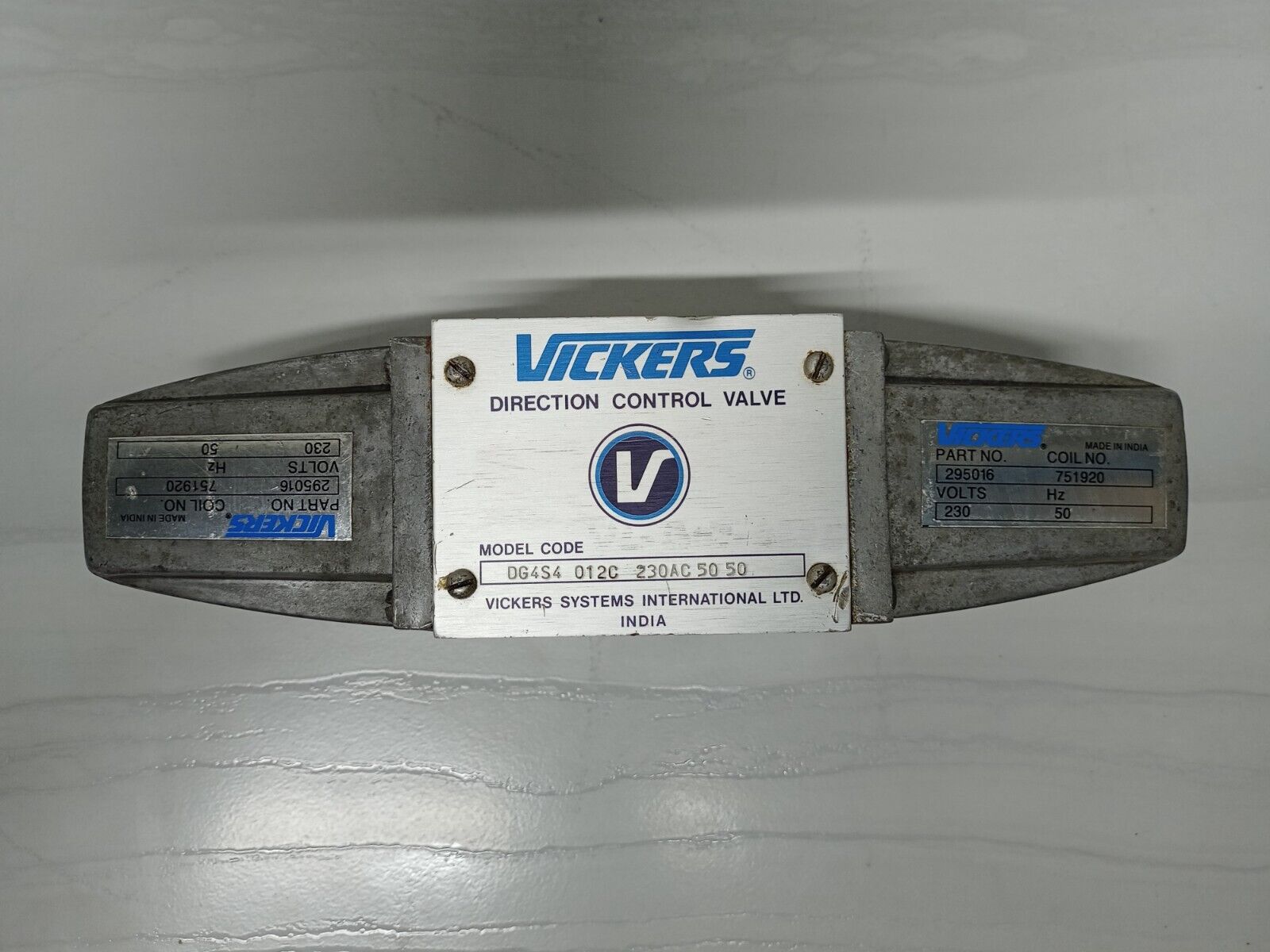 Vickers DG4S4012C230AC5050 Solenoid Directional control valve