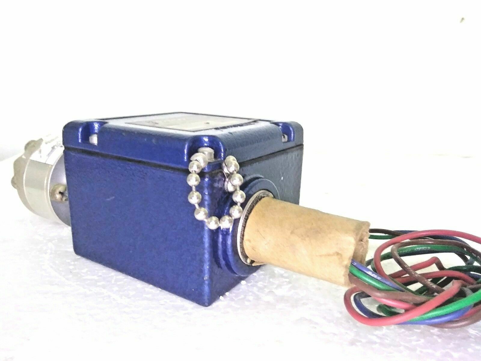 Neo-Dyn Adjustable Pressure Switch Model: 200P18C6 Range: 1000-10,000 PSIG - NEW