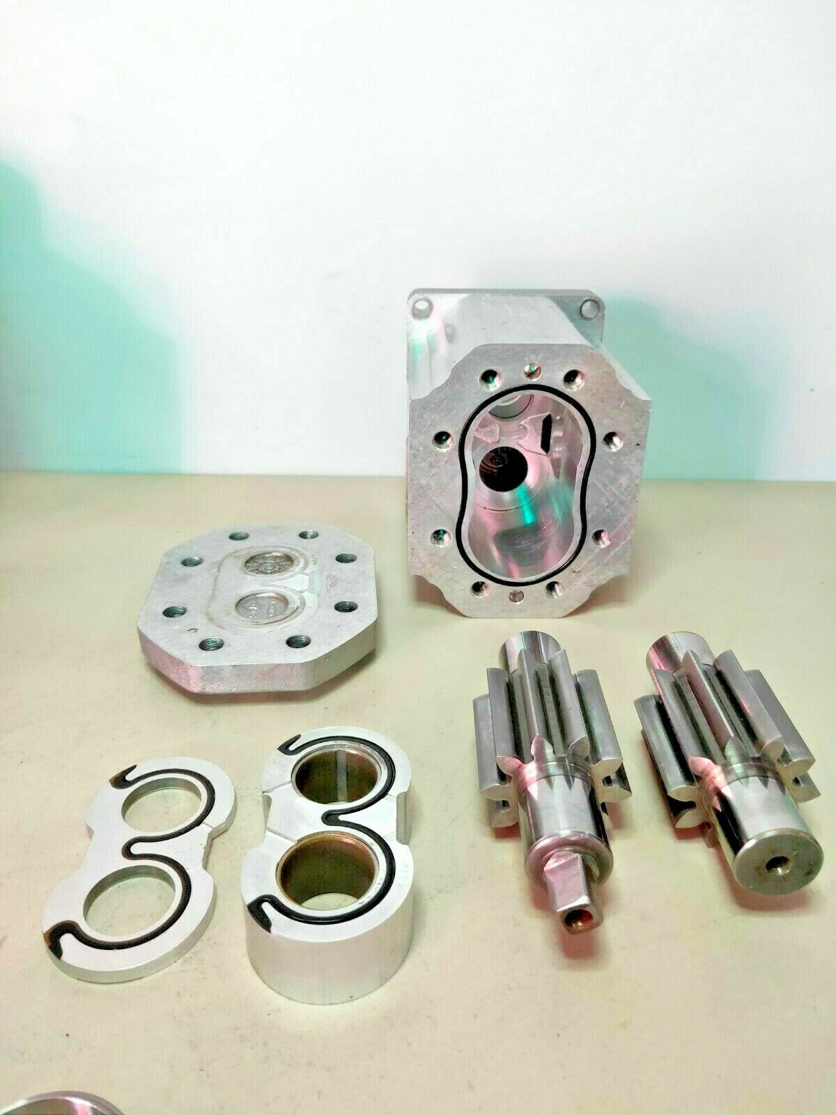 Sundstrand Hydraulic Pump TAW4NN/106R531BD Coupled with SNQ3NN/075RN11DB