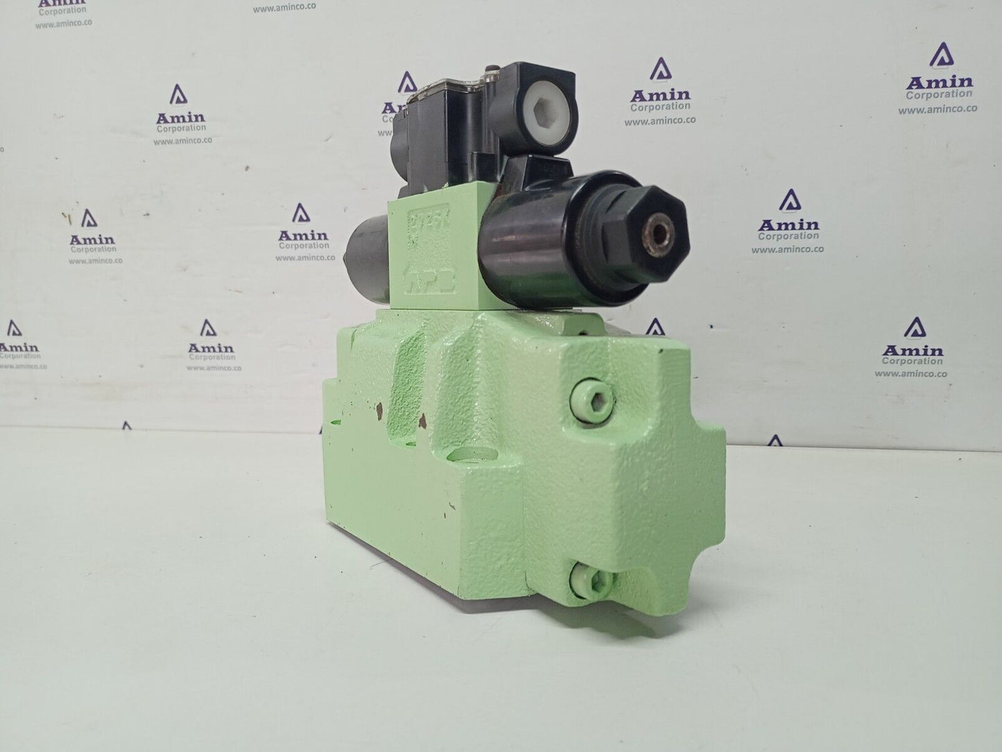 Kawasaki DEH16P-30-220-2WD24AL Directional control valve
