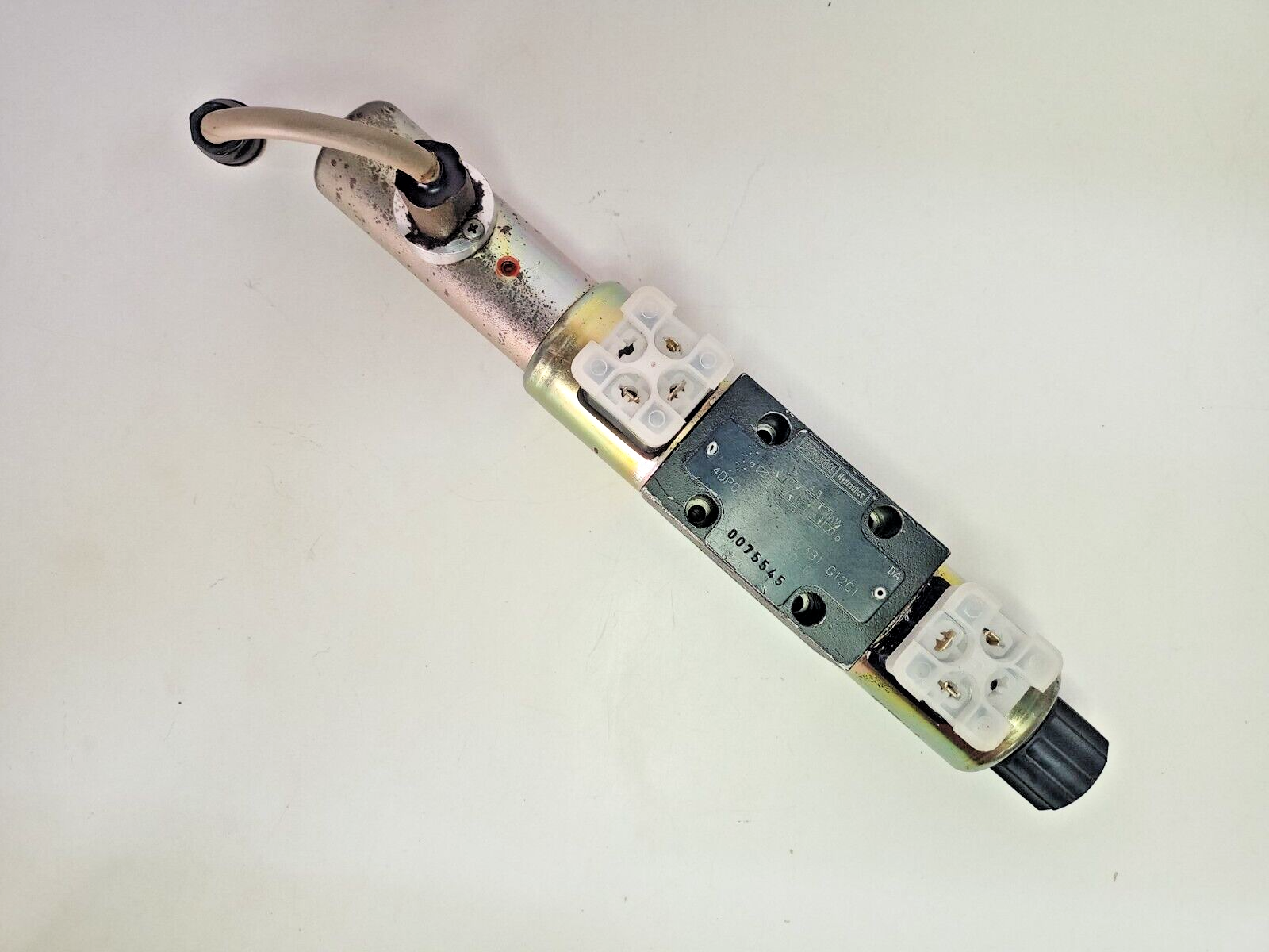 Denison Hydraulics 4DP01 LT02F20 03B1 G12C1 proportional DC valve