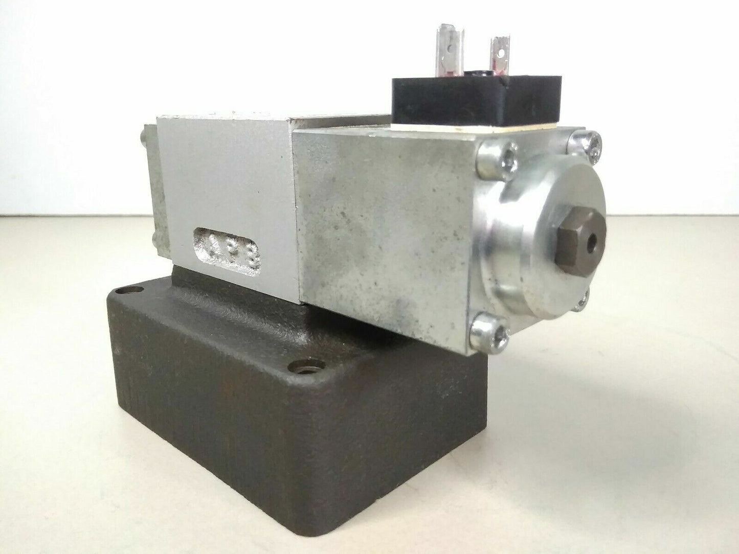 Wandfluh WDMFA06-AB2-G24 Solenoid Valve 350 bar max. Pressure - NEW