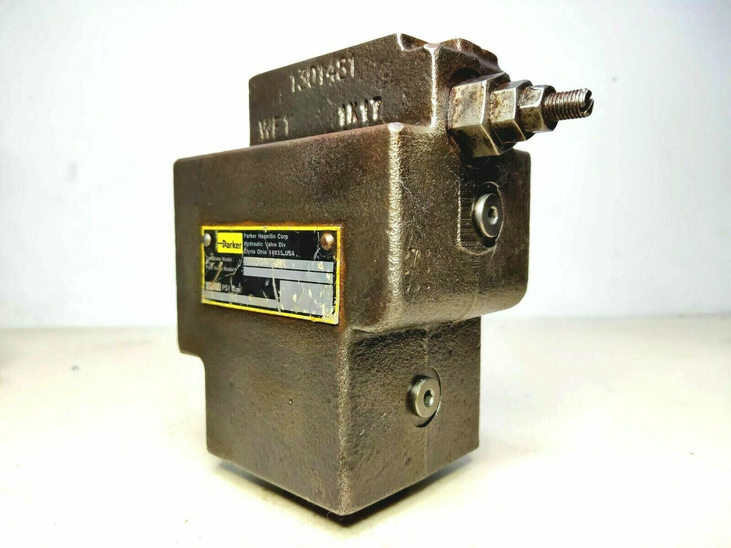 Parker R25S07S4SN Hydraulic Pressure control valve