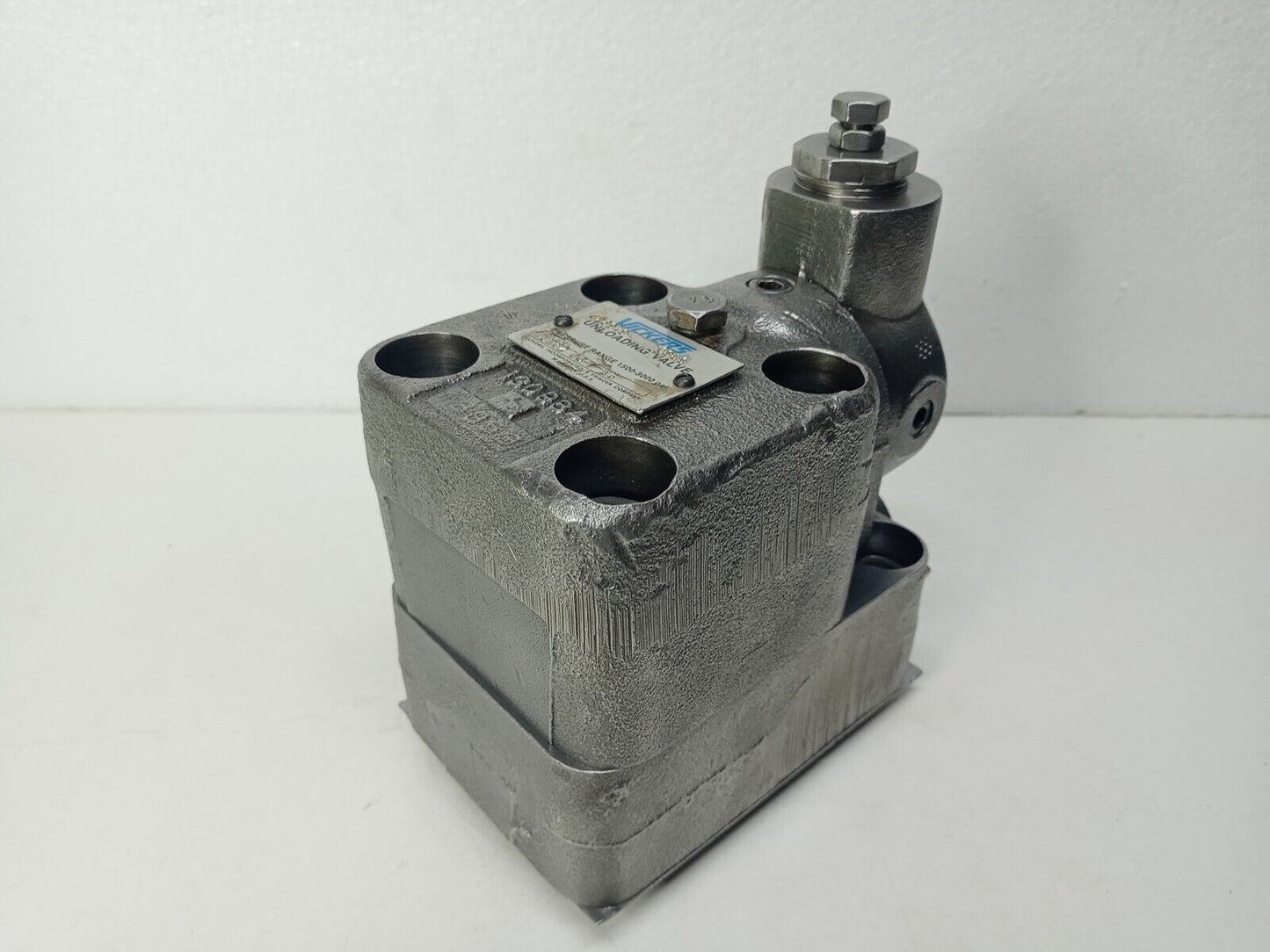 Vickers URG2-06-F-13 Unloading relief valve 1500-3000 psi - NEW