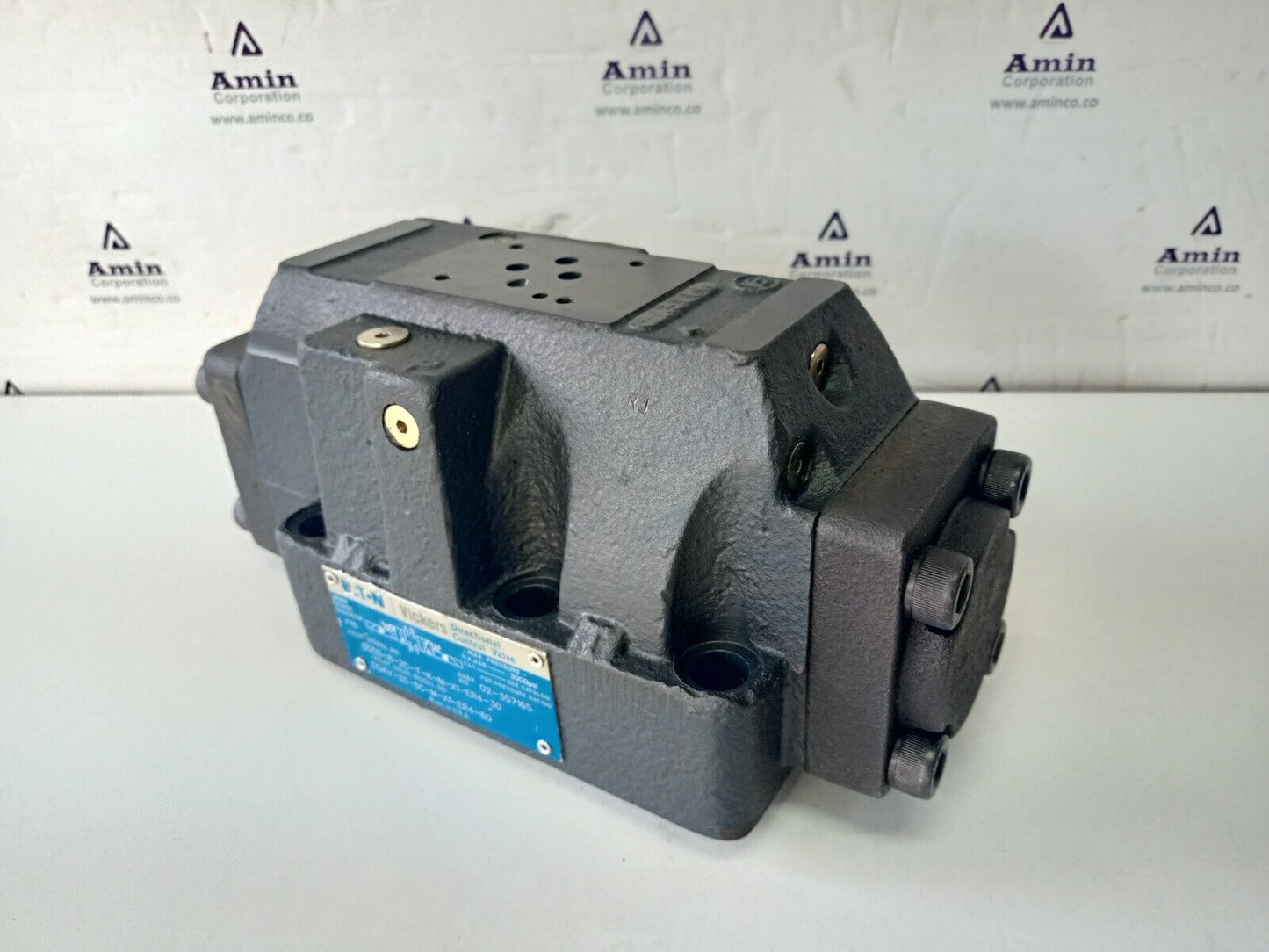 Eaton-Vickers DG5S-8-2C-T-K-M-X1-ER4-30 Directional control Valve - NEW