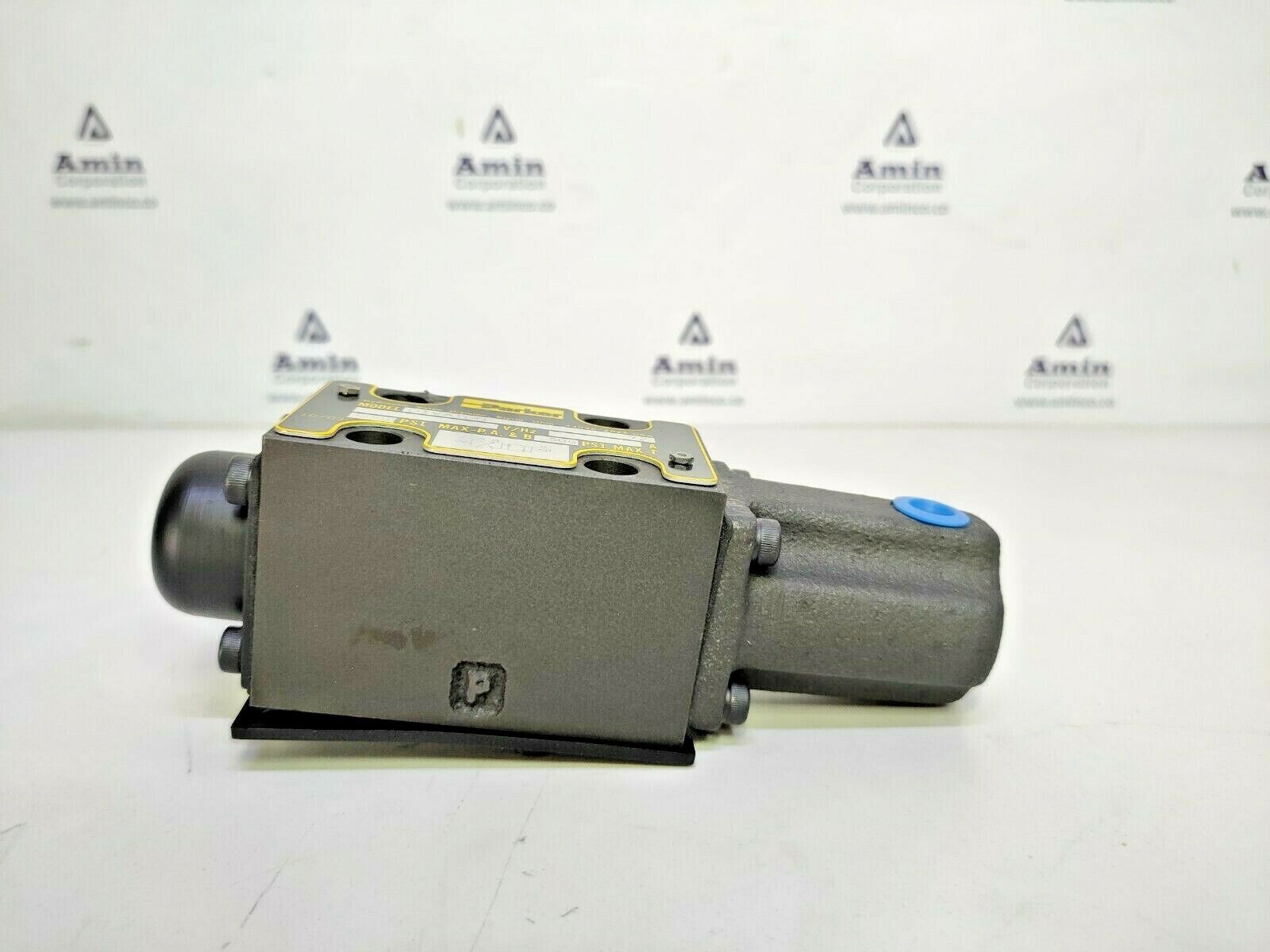 Parker D1VA1HN Directional control valve - NEW