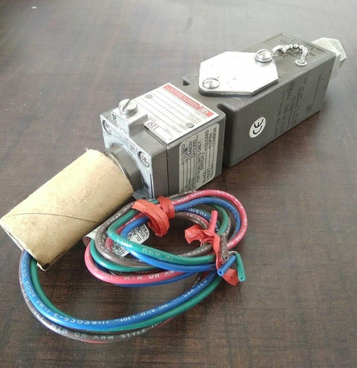 UE Pressure Switch 119 Series Type:H119 Model:358 Range: 15-200 psi NEW