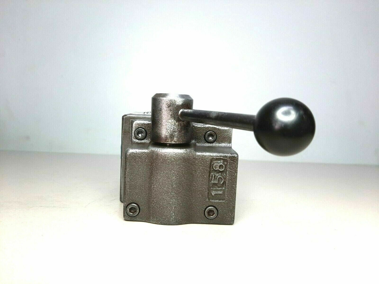 Yuken DMT-03-3C4-5090 Directional control valve - NEW