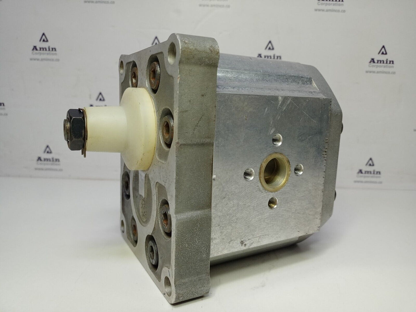 Sundstrand SNP3/33 D CO01 Hydraulic Gear Pump - NEW Free Fast Shipping