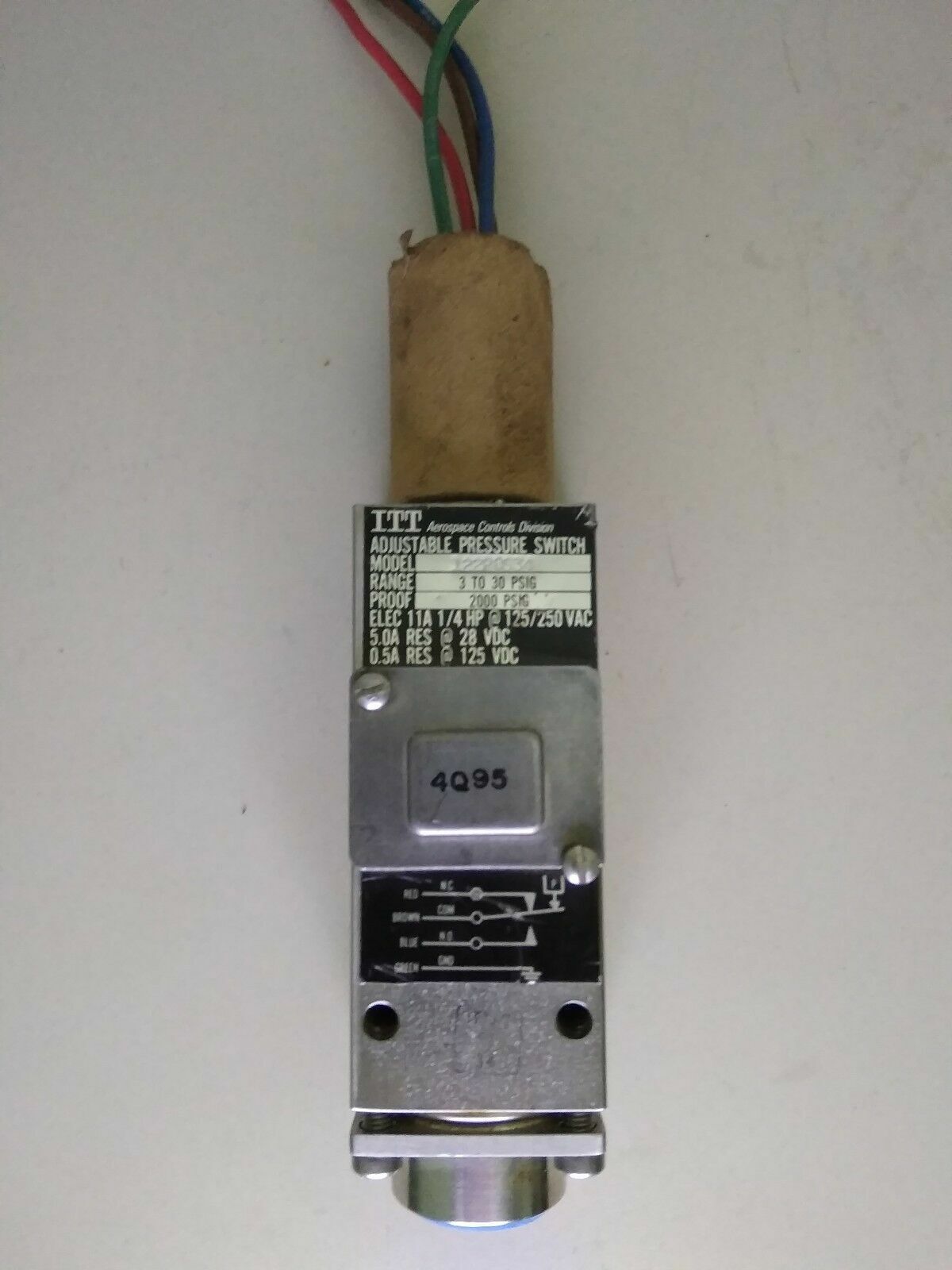 ITT Aerospace Adjustable Pressure Switch 122P8S34 Range: 3-30 PSIG - NEW