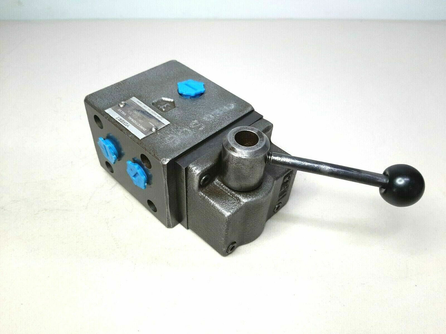 Yuken DMT-03-3C4-5090 Directional control valve - NEW
