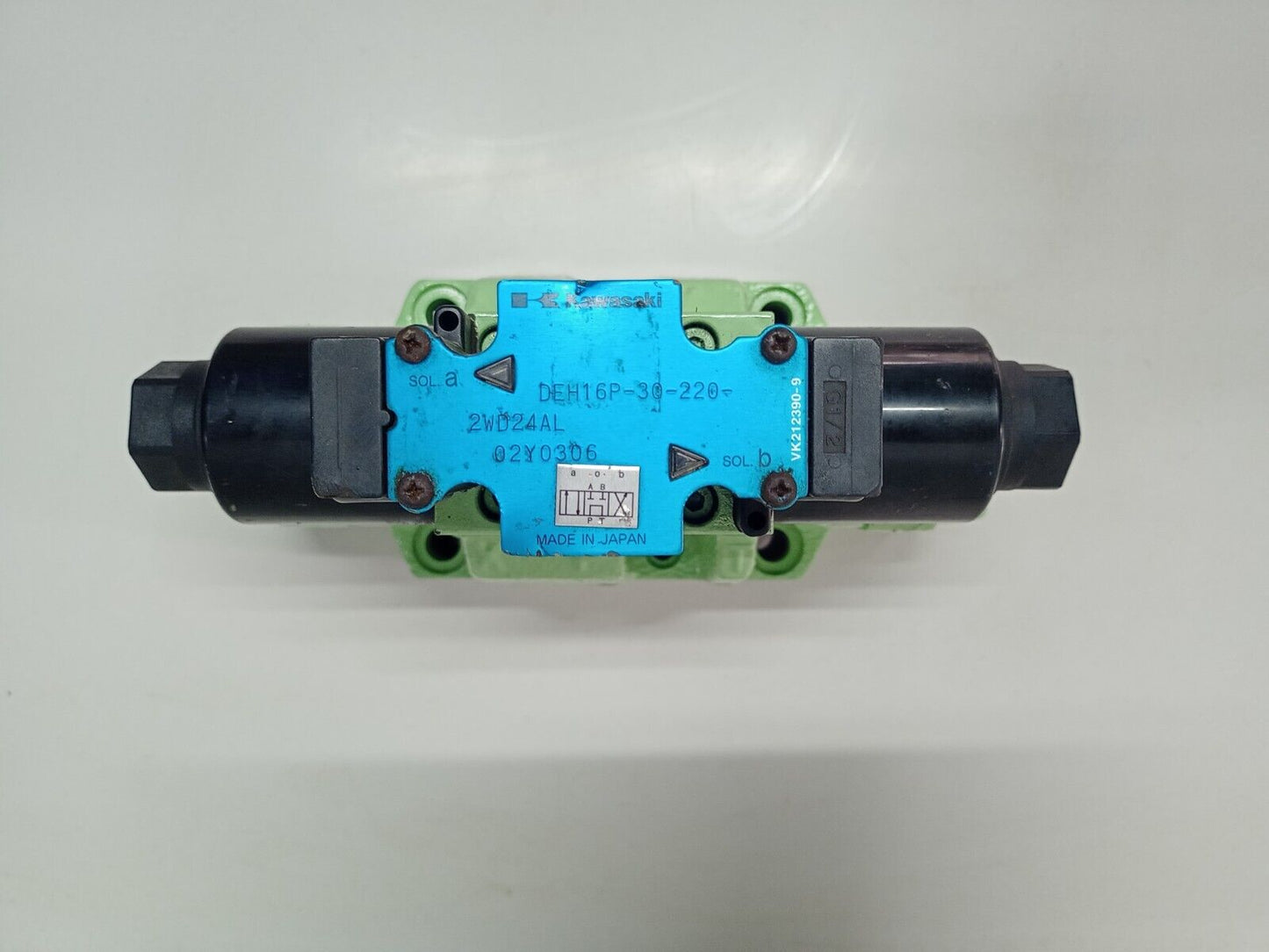 Kawasaki DEH16P-30-220-2WD24AL Directional control valve