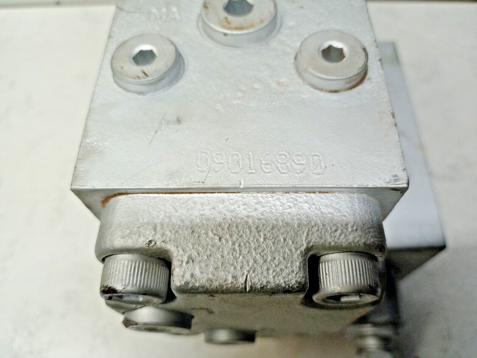 Rexroth DBDS10K18/400 S0 159 08W11 Hydraulic pressure relief valve with block