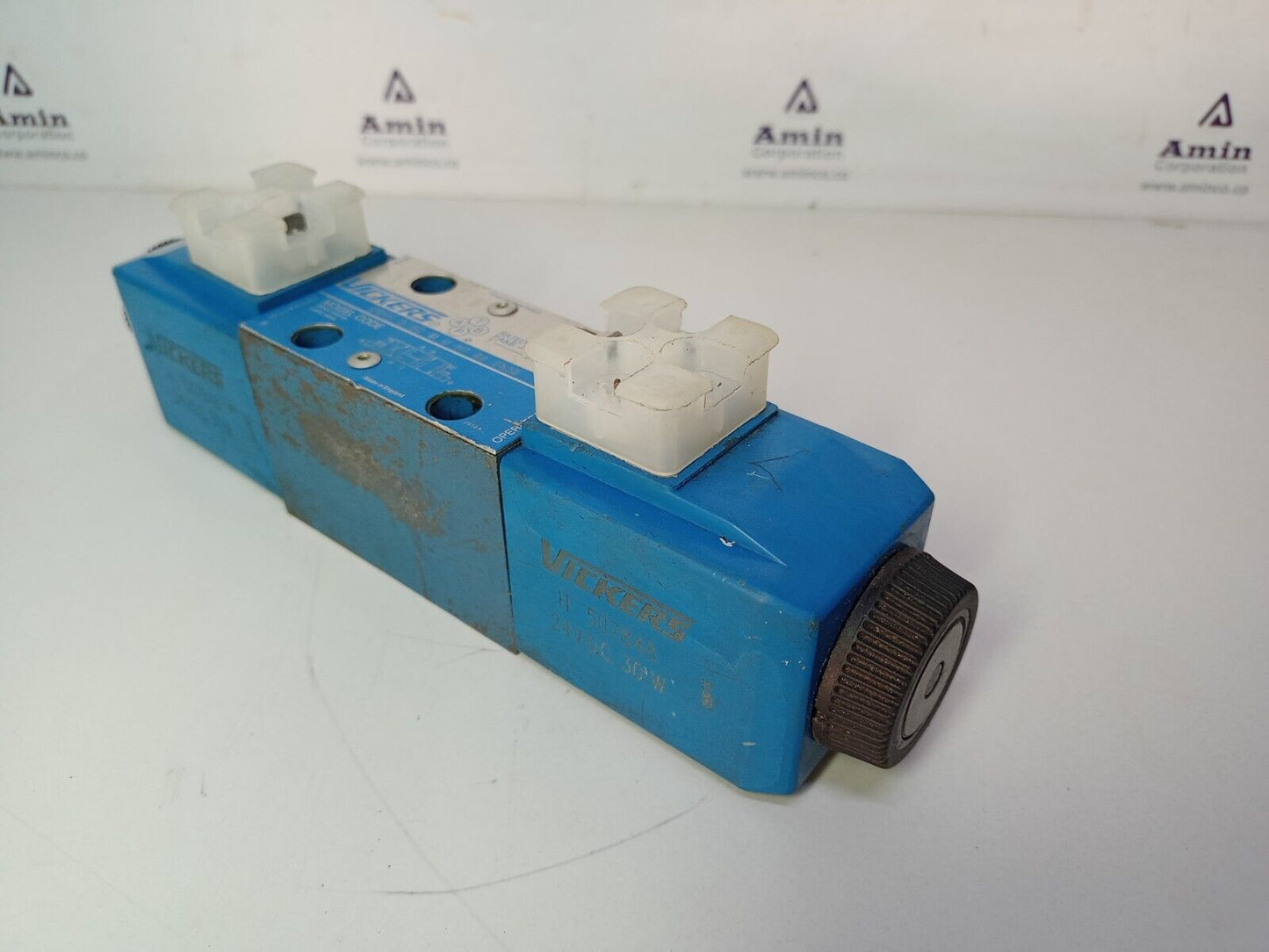 Eaton Vickers DG4V-3-6C-M-U-H7-60 Directional Control valve