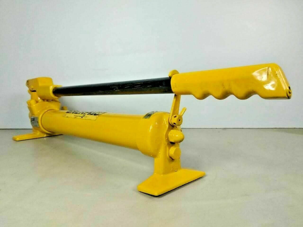 Enerpac P70 Hydraulic Hand Pump Capacity: 700 bar - FREE SHIPPING