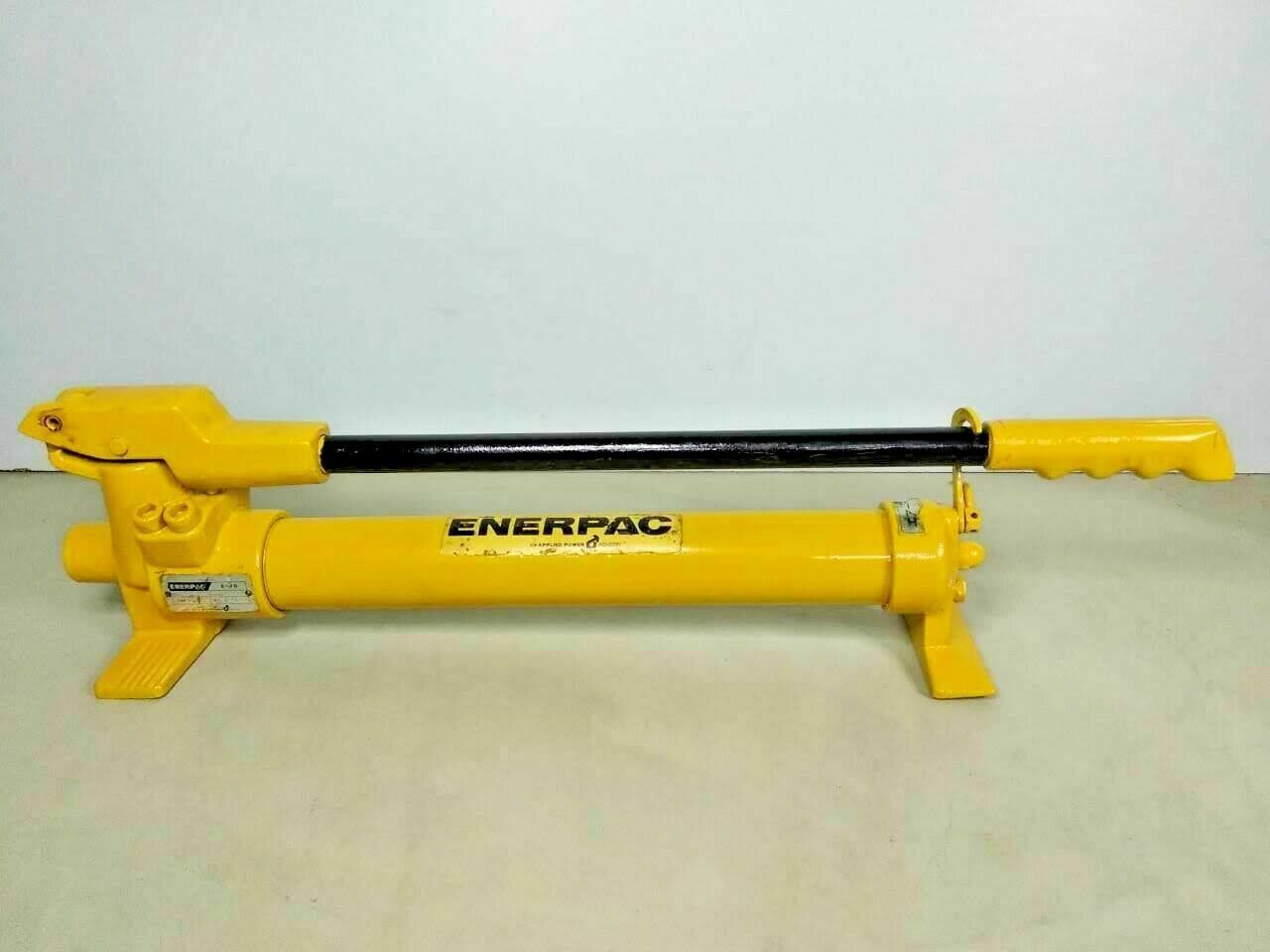 Enerpac P70 Hydraulic Hand Pump Capacity: 700 bar - FREE SHIPPING