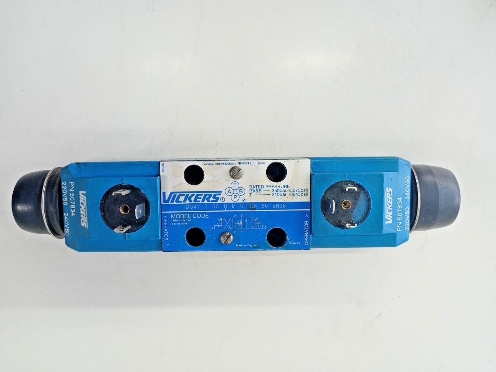 Vickers DG4V-3-6C-H-M-U1-D6-60 EN38 Directional Control valve DG4V36CHMU1D660